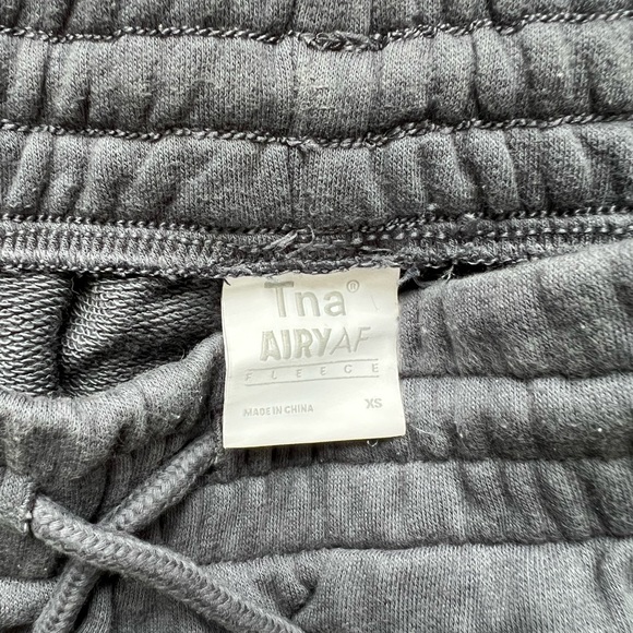 Aritzia TNA airy AF fleece sweatpants - Picture 2 of 3